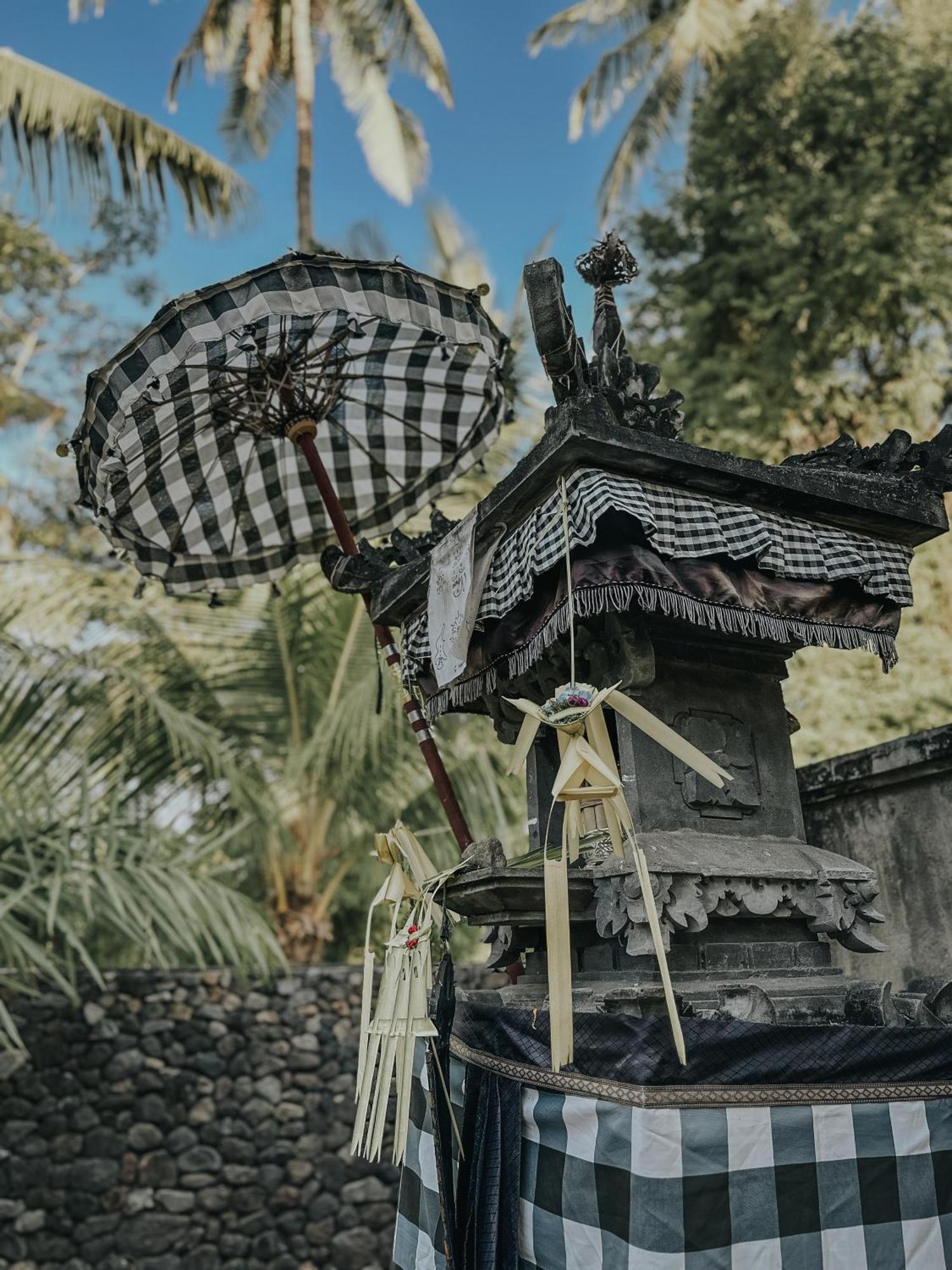 The Kirana Tembok Hotel Tejakula Exterior photo